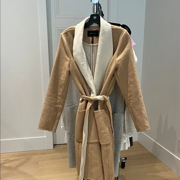 BCBGMaxAzria Camel and Ivory Robe - Picture 1 of 3
